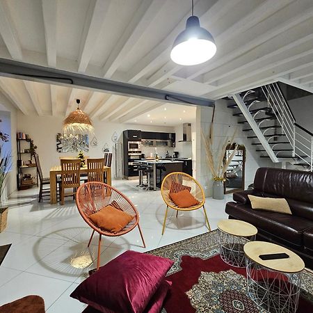 Comme A La Maison Couffy Exterior photo