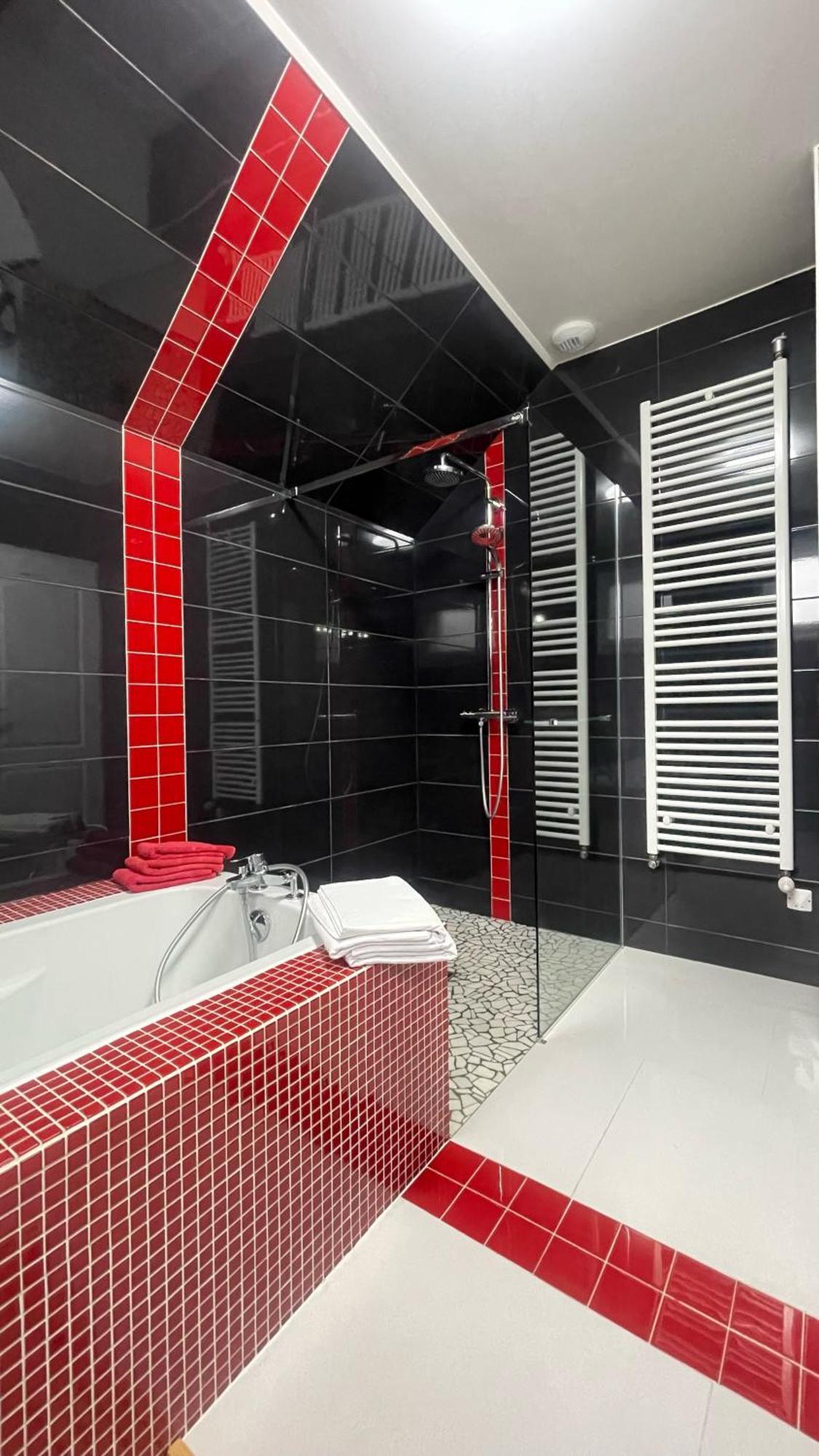 Comme A La Maison Couffy Exterior photo